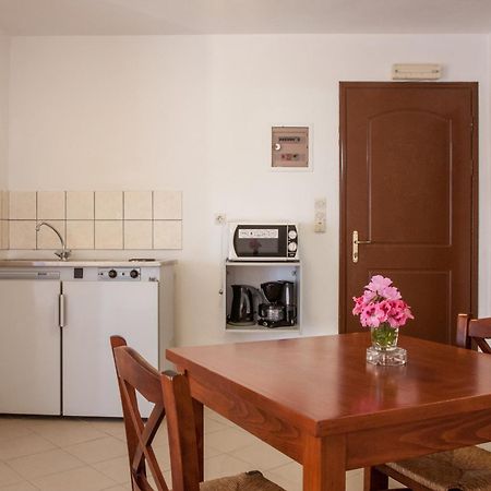 Agia Marina Ekavi Apartments מראה חיצוני תמונה