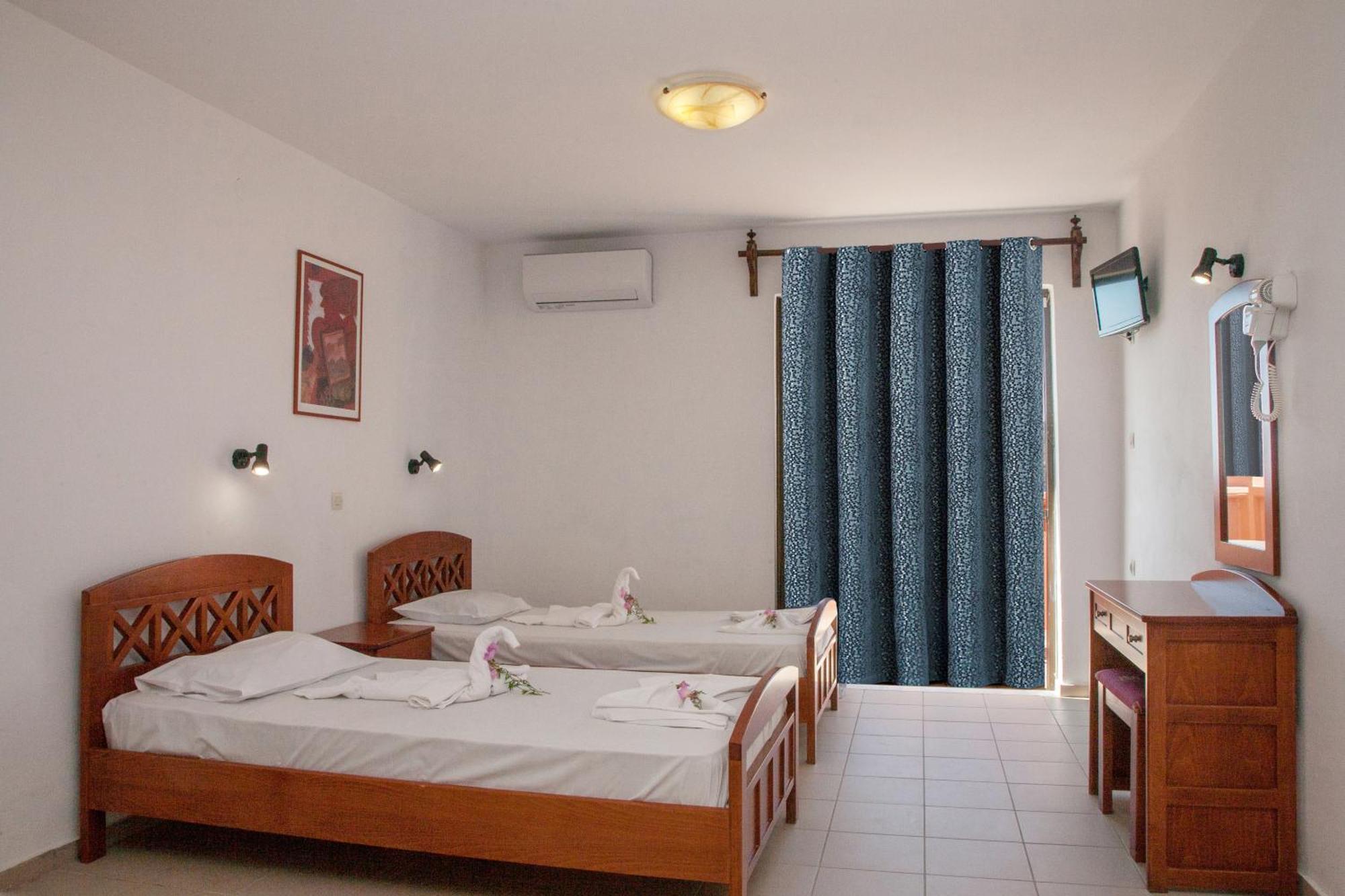Agia Marina Ekavi Apartments מראה חיצוני תמונה