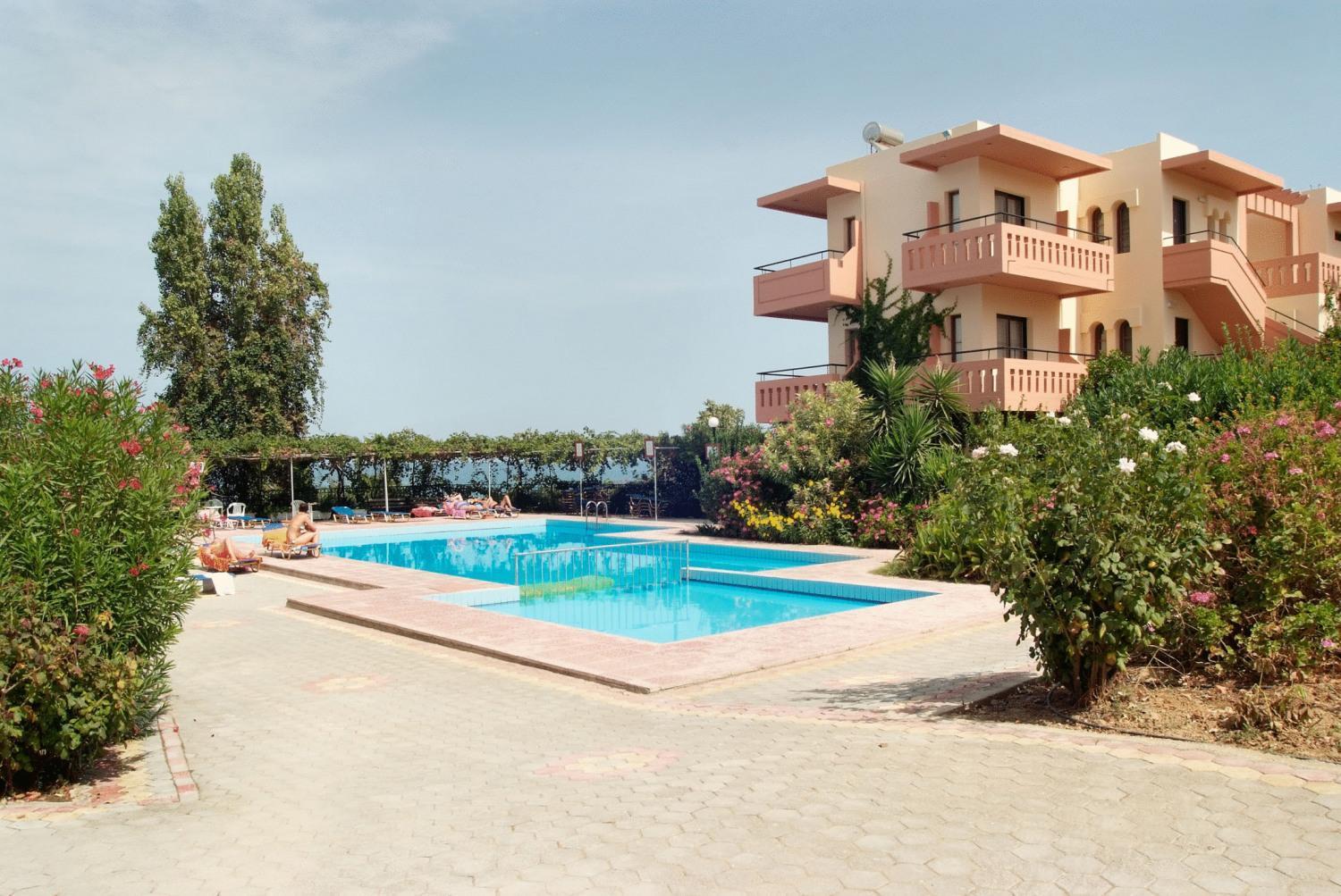 Agia Marina Ekavi Apartments מראה חיצוני תמונה