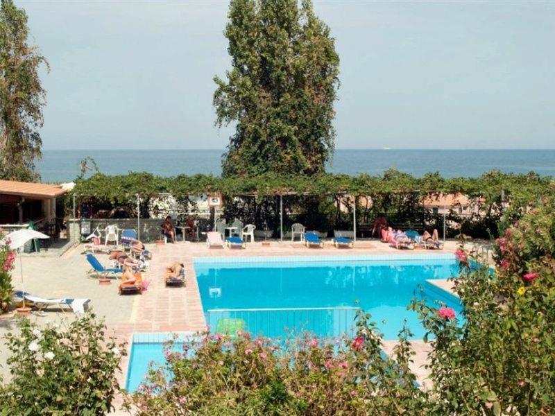 Agia Marina Ekavi Apartments מראה חיצוני תמונה