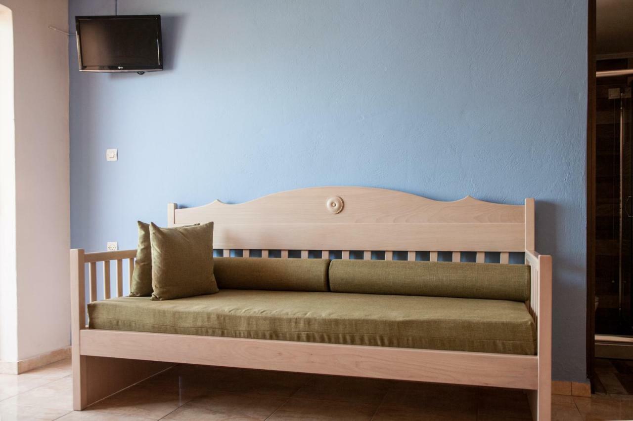 Agia Marina Ekavi Apartments מראה חיצוני תמונה