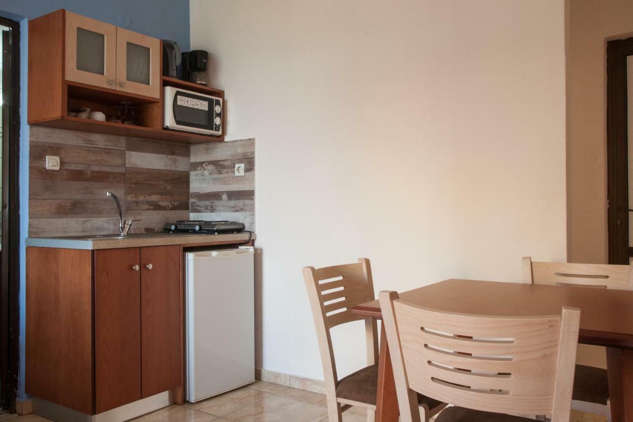 Agia Marina Ekavi Apartments מראה חיצוני תמונה