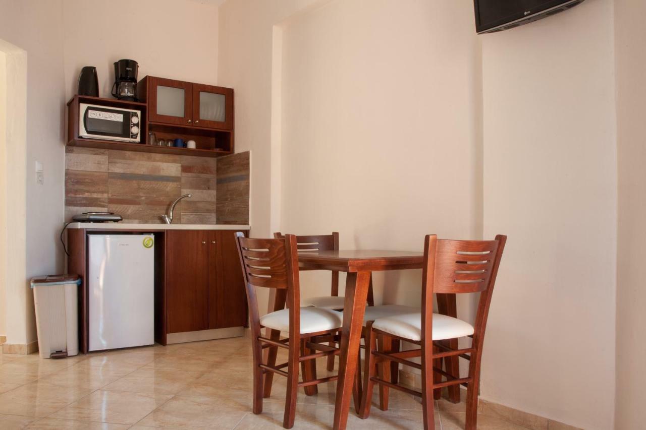 Agia Marina Ekavi Apartments מראה חיצוני תמונה