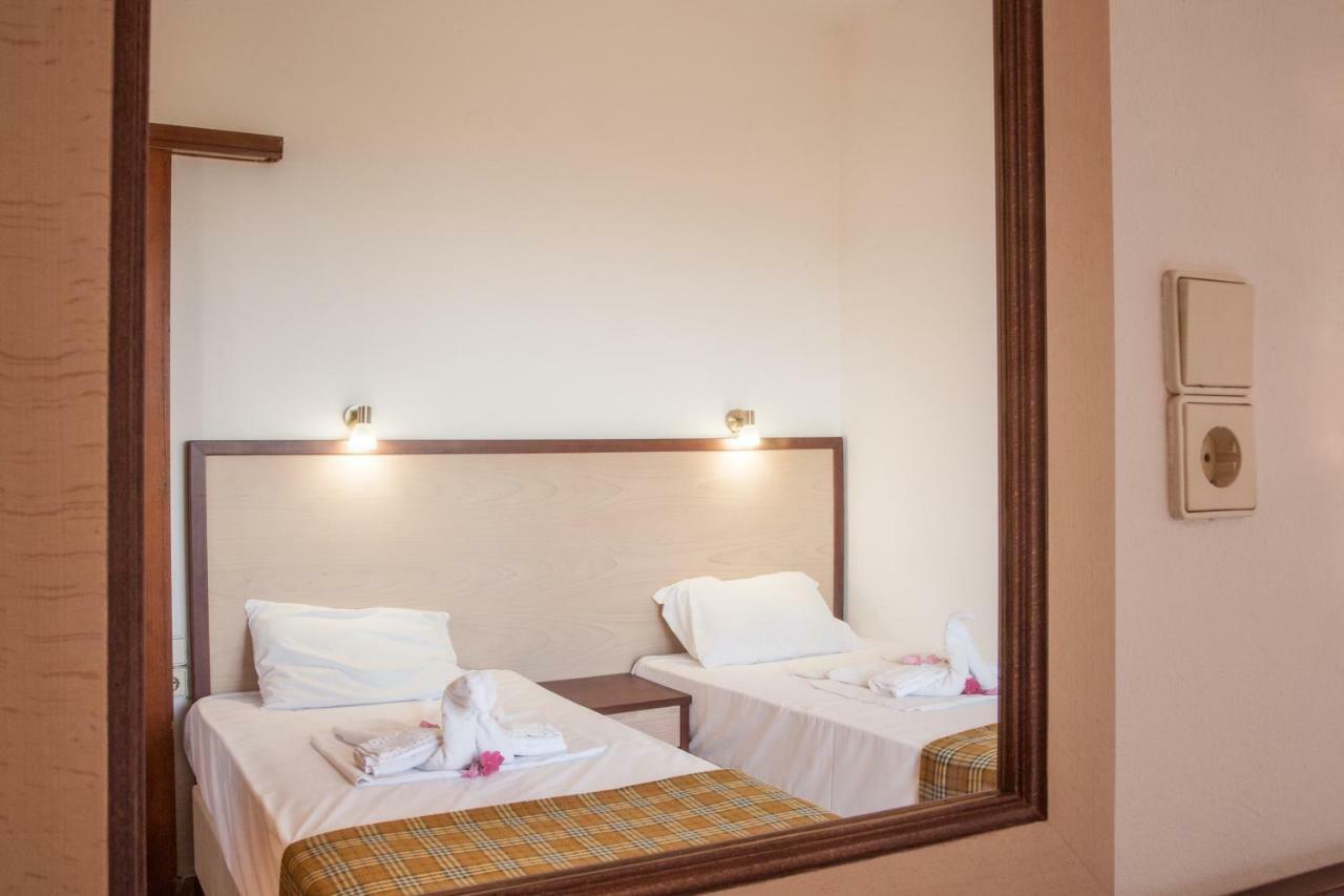 Agia Marina Ekavi Apartments מראה חיצוני תמונה