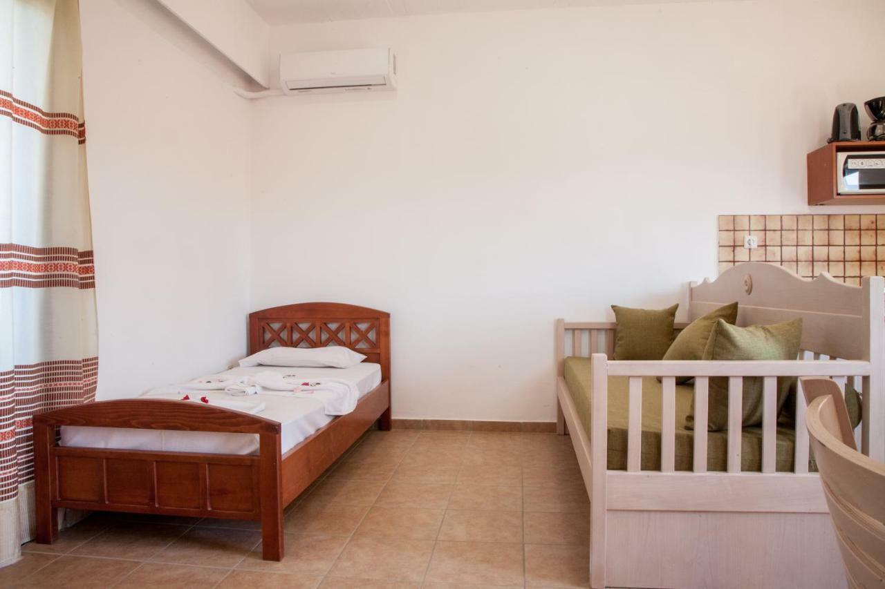 Agia Marina Ekavi Apartments מראה חיצוני תמונה